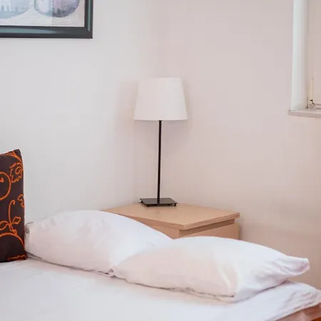 Charm Nowiniarska Apartment *