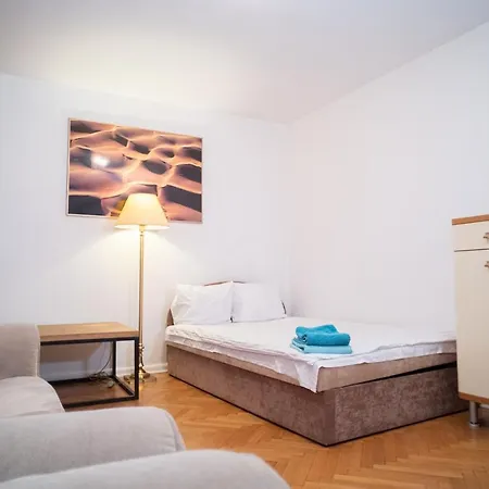 Charm Nowiniarska Apartment Warsaw