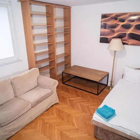 Charm Nowiniarska Apartment *